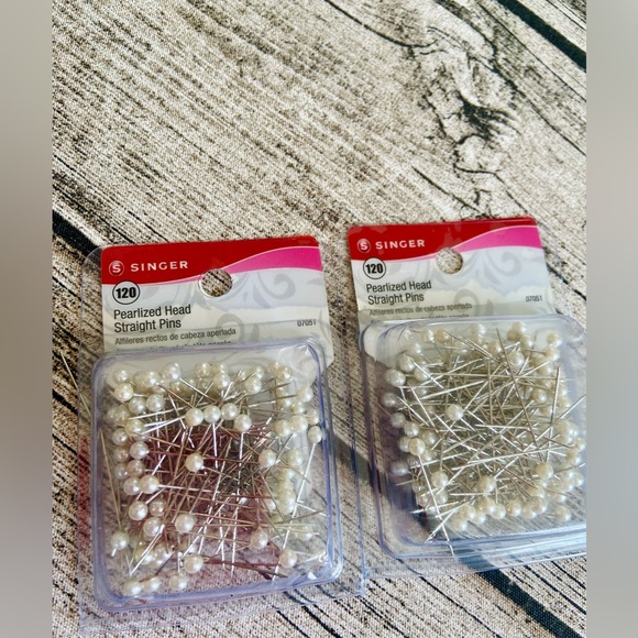 NWT. Singer pearlized head strap pins. Box of 120 pieces. New in box/packaging. - Picture 10 of 10